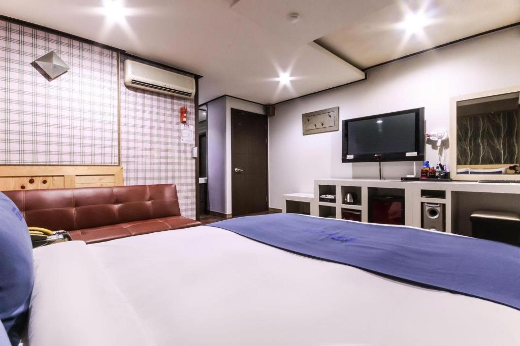 Sky Hotel Changwon Exterior foto