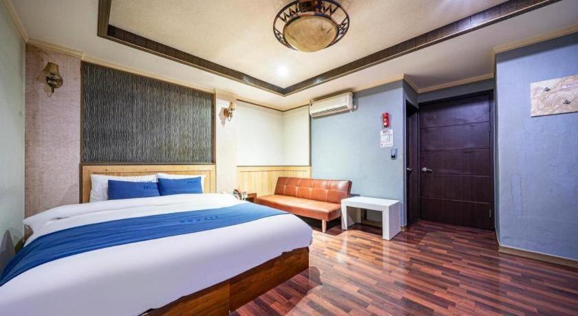 Sky Hotel Changwon Exterior foto