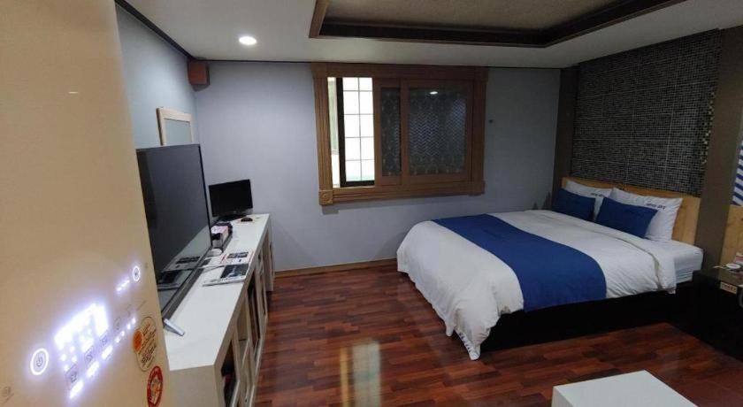 Sky Hotel Changwon Exterior foto
