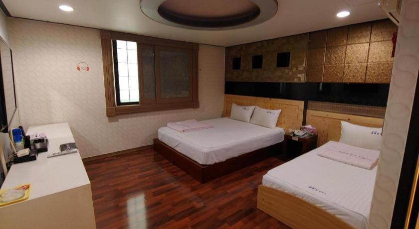 Sky Hotel Changwon Exterior foto